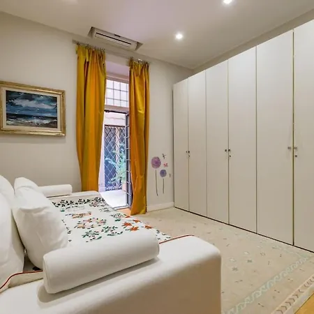 Historic With Terraces Apartment Rome